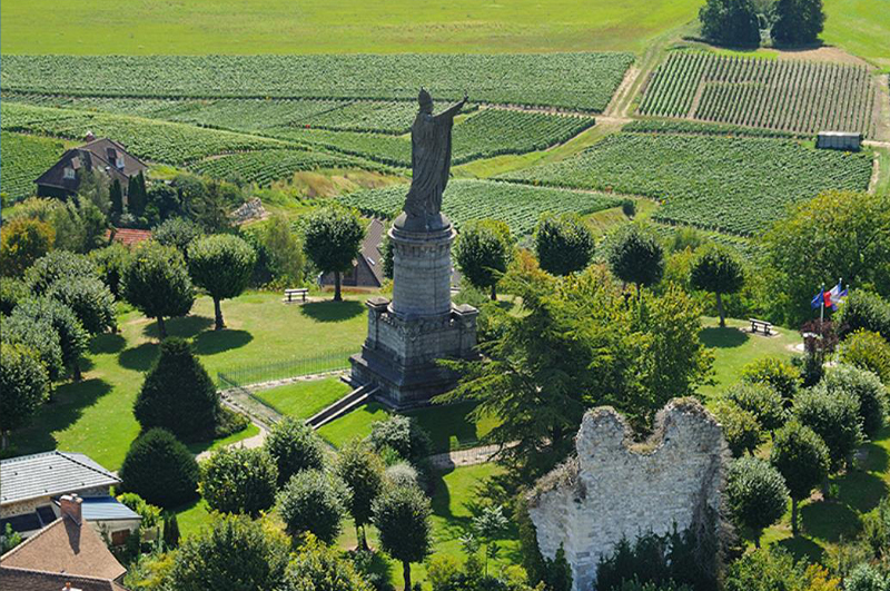 Statue du Pape Urbain II dans la Vallée de la Marne